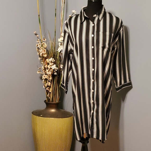 Live 4 Truth Tops - Live 4 Truth Long Sleeve Button down size medium